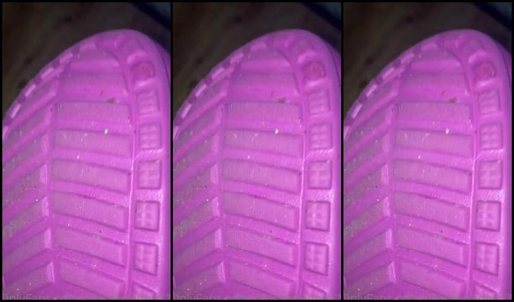 Miss Demi Dee Nicknamed Missdemidee123 Onlyfans You Will Begin Your Friday Evening By Cleaning These Crocs To The Highest Standard You Will Ensure