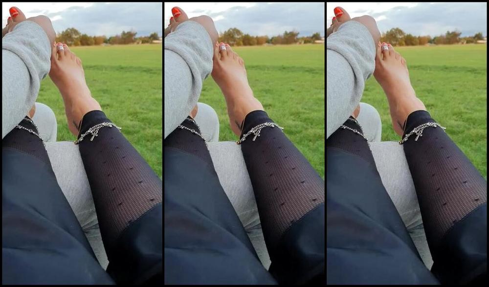 Feetbysherri Onlyfans Foot Massage In The Park