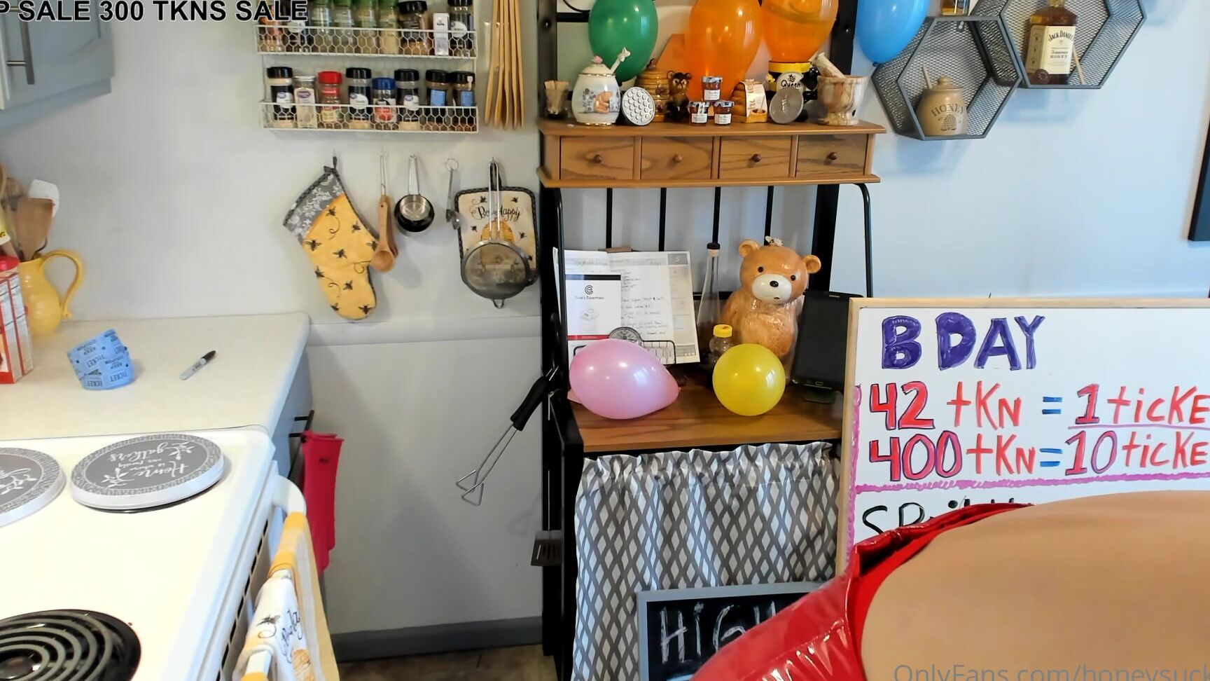 honeysuckle19-29-08-2020-795594620-balloon-poping-from-my-birthday-show