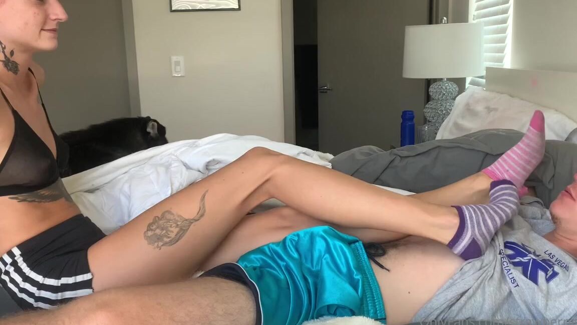 Miss Strawberry Nicknamed Ms Strawberryy Onlyfans New 13 Minute Long Fj Video Waking Up My Boyfriend By Gagging Him With My Smelly