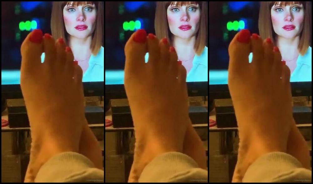 Puja Nicknamed Caramelprofessor Onlyfans Look At My Feet Watch Jurassic World Tonight Whilst In Lockdown