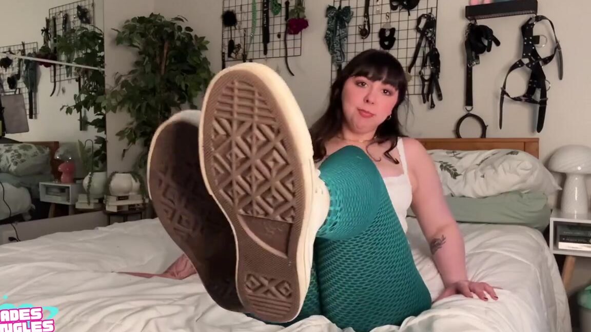Jadesjungles Onlyfans Your Girlfriend Is Confused Why You Keep Staring At Her Shoes Is It Because Theyre Converse She
