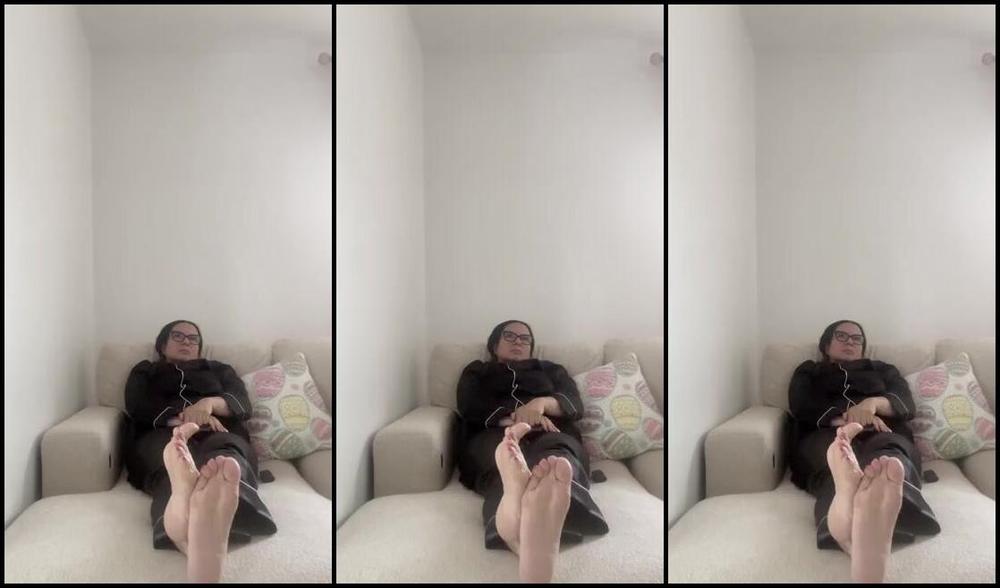 Goddessmonica00W 05 14 2025 Onlyfans Video Ignoring You While I Watch Walking Deadp