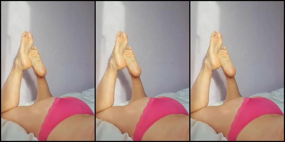 Sofiastoe Aka Sofiastoes Onlyfans Morning While Im Enjoying My Morning Coffee You Get To Enjoy My Pretty Little Feet Happy Wee U