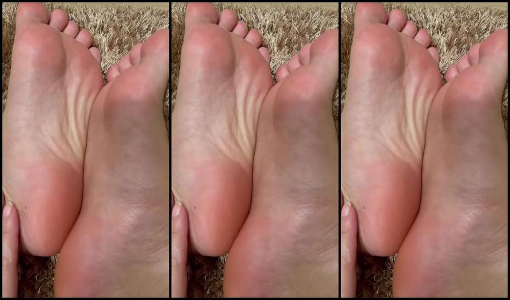 Alissafootsd Nicknamed Alissafootsd Onlyfans Look At How Smooth