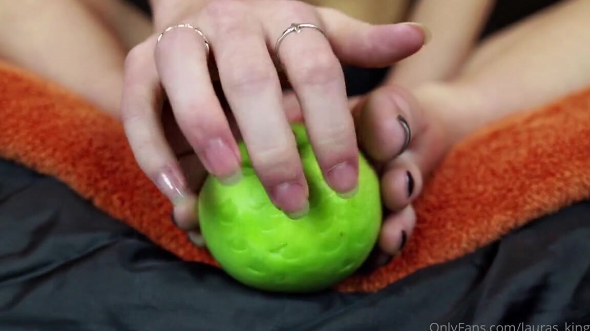 Lalalaura Nicknamed Lauras Kingdom 06 29 2020 Onlyfans Video Katies First Fruit Claw