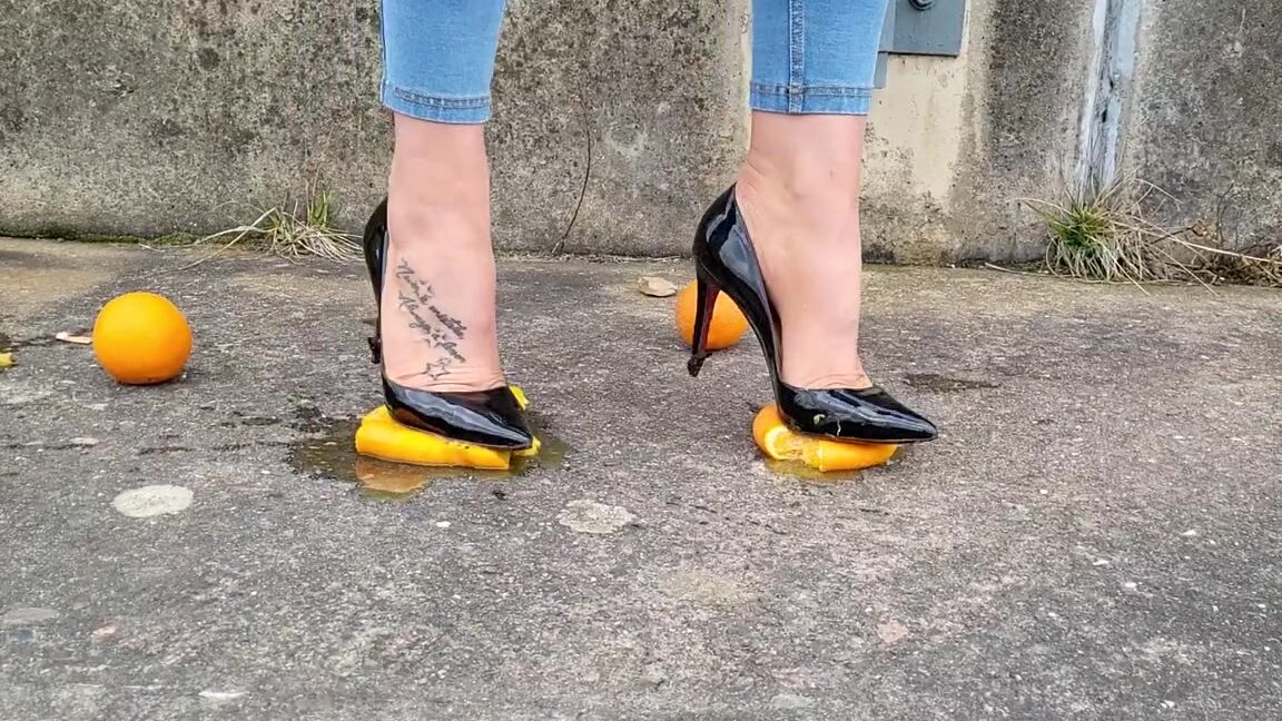 Kats Worn Heels Nicknamed Katswornheels Onlyfans Watch These Oranges Explode Under My Louboutin Pigalle 100S