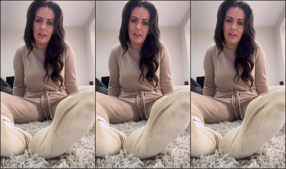 Queen Lots Of Love For Feet