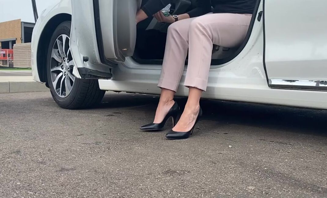 Hergoodtimeinheels Nicknamed Hergoodtimeinheels Onlyfans Need More Camera Equipment And Shoes