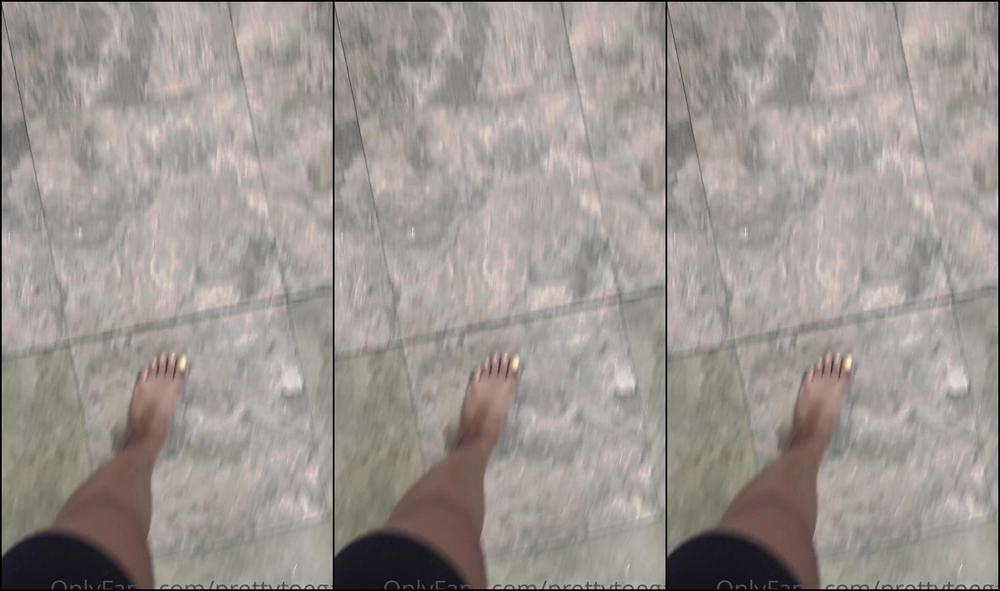 Itsnese Walking Into And Through The Store Barefoot F S Given