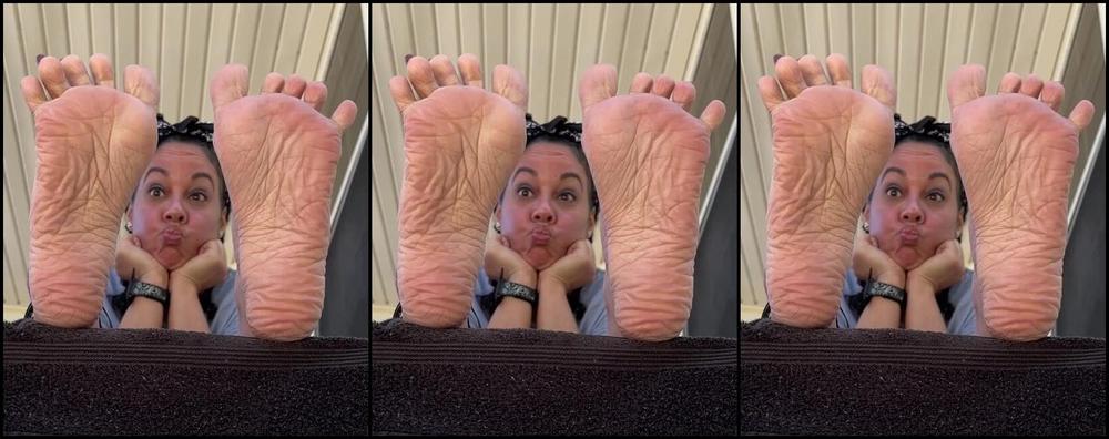 Deedeericanfeet Onlyfans Playful Feet On My Porch Steps