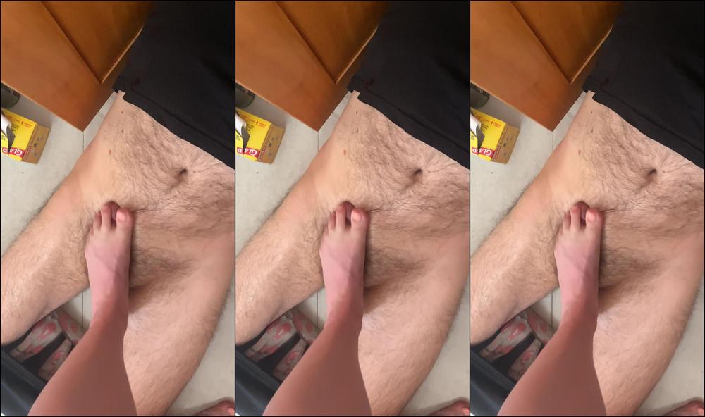 Anikacbt He Fixed My Sink So I Gave Him A Foot Job While He Was Working I M So Nice