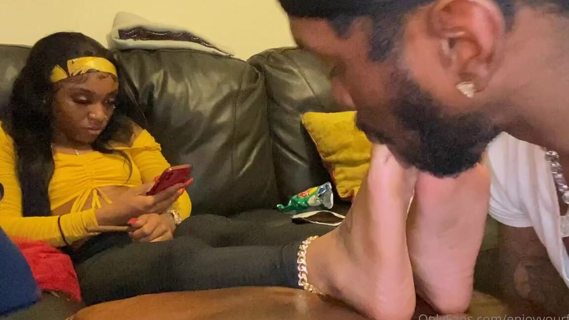 Enjoyyourfetish Onlyfans Worshipping My Fave Biggrippers Feet With Strawberry Puff Candy Part 2P