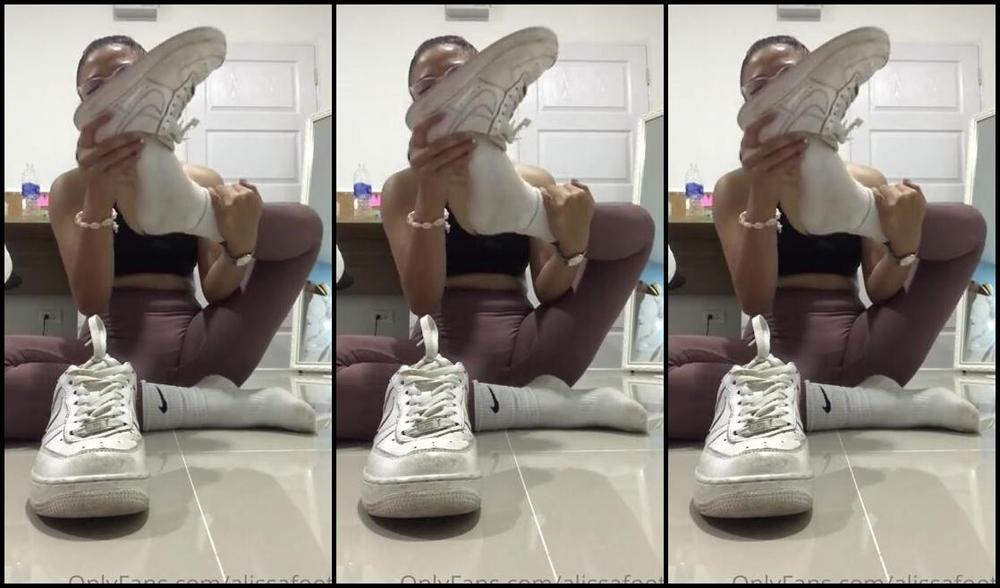 Alissafootsd Nicknamed Alissafootsd Onlyfans Just Back From The Gym So I Took A Quick Real Shot For You All Hope You Like My Stinky Mood