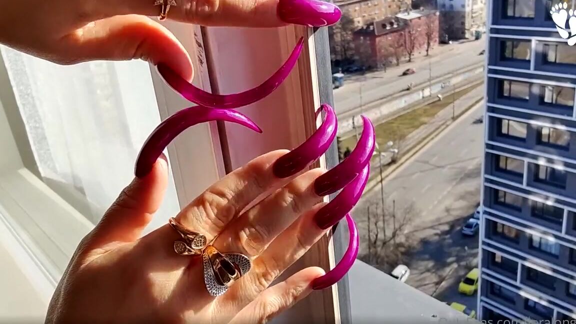 Lora Long Nails Nicknamed Loralongnails Onlyfans Red Nails Soles On The Bed