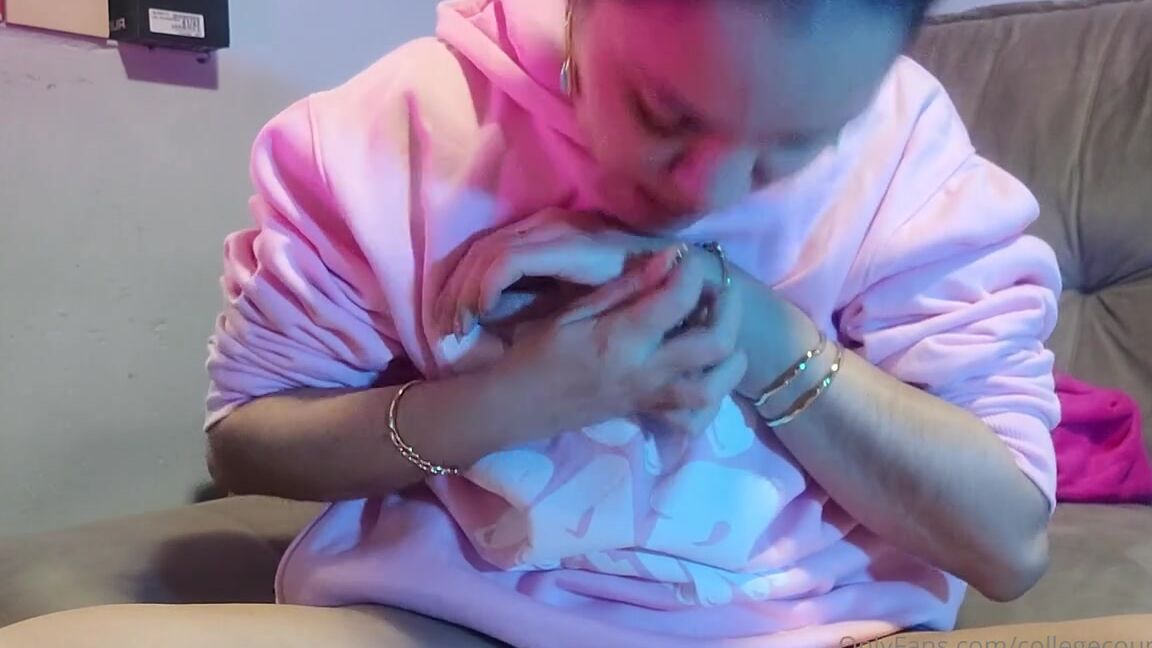 College Couple Nicknamed Collegecoupleph 05 17 2023 Onlyfans Video Weeks Ago A Sub Requested A Video All About Her Armhair She Loves The Idea And