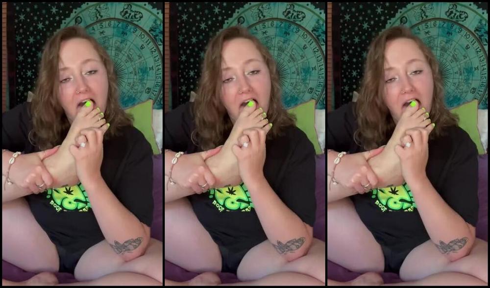 Goddess Flower Nicknamed Smokinflowers Foot Fetish 07 07 2024 Onlyfans Video Self Worship Sunday 4 Mins J6Su