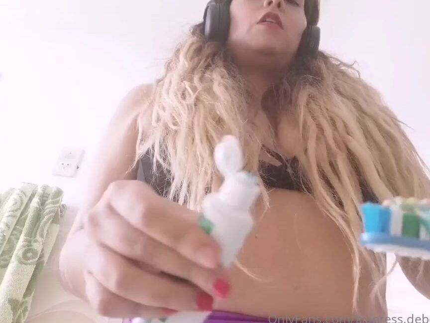 Giantess Debora Nicknamed Giantess Debora Onlyfans You Wanted To Put My Toothpaste Omg Now You Will Know What It Is To Belong To My Belly Vor