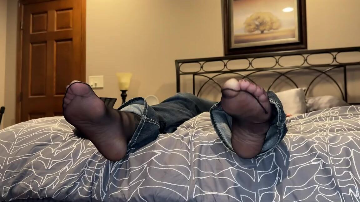 Solemate91 Nicknamed Solemate91 Onlyfans It S Hard To See The Bondage Bar But One Of My Biggest Fantasies Is Being Restrained