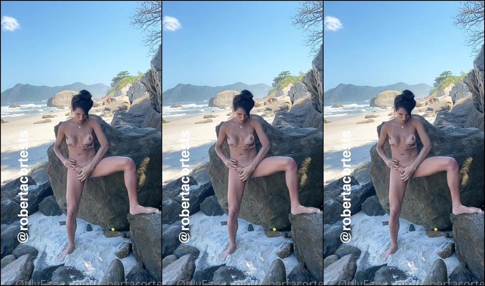 robertacortes-27-05-2020-366314610-real-amateur-video-no-cuts-no-editions-i-was-on-the-beach-totally-naked-when-i-saw