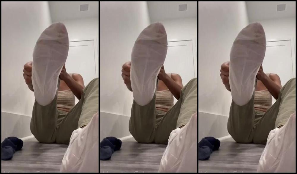 Venusian Soles Nicknamed Solesfromvenus 08 30 2023 Onlyfans Video My Soles Were Sooooo Dry I Had To Soak Them In These Moisturizing Bags