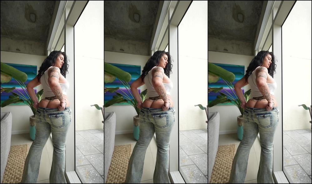 Officialzoerenea 3205138615 02 16 2024 The Booty Cleavage Is Real