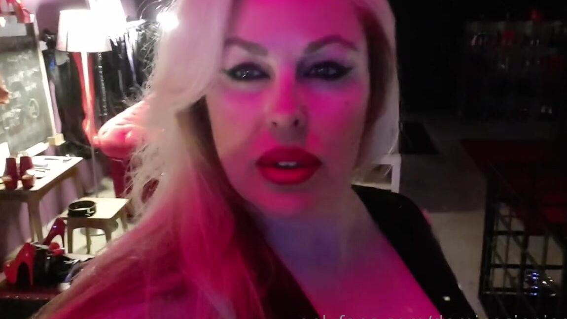 Mistress Sinpiedad Nicknamed Sinpiedad Onlyfans Clinical Vacbed Session Full Of Latex Trampling Feet Slave Some Sounding