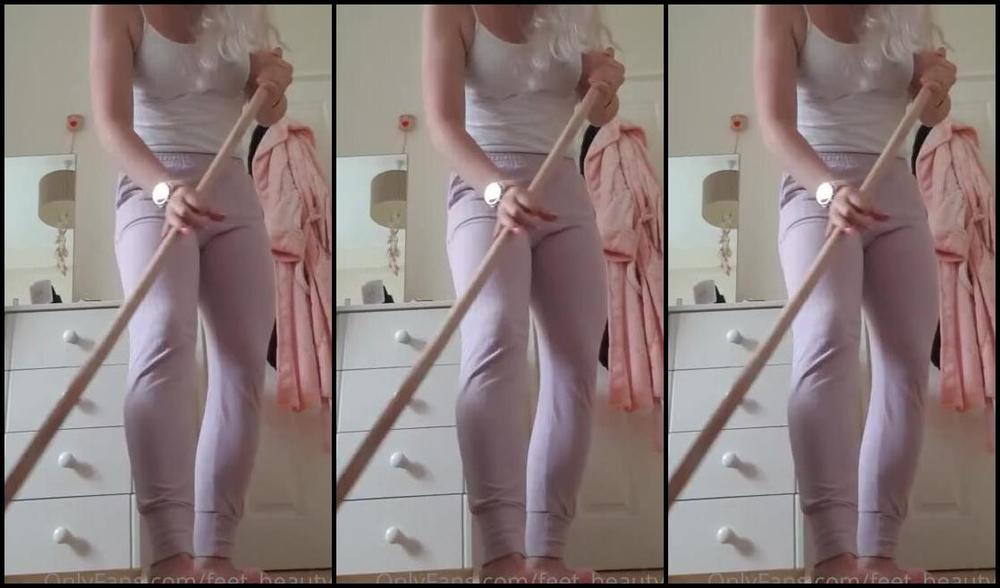 Feet Beautyx Nicknamed Feet Beautyx 08 09 2020 Onlyfans Video I Was Cleaning The Floor And I Noticed A Certain Someone Peeking On Me Well