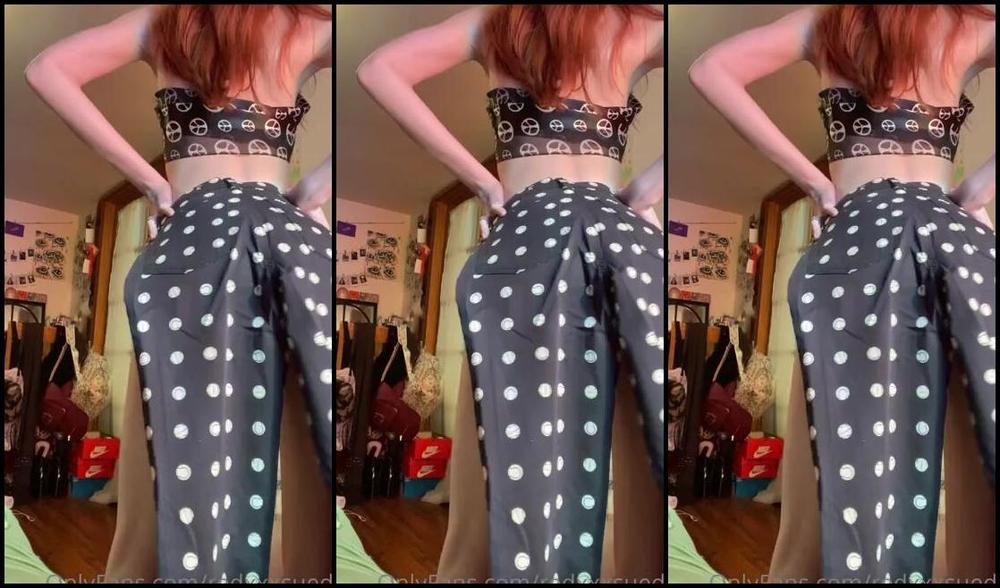 Zoe Strawberry Nicknamed Redxxxsuede Onlyfans Getting Cute N Ready 4 Uuuu Do These Jeans Make My Ass Look Phat