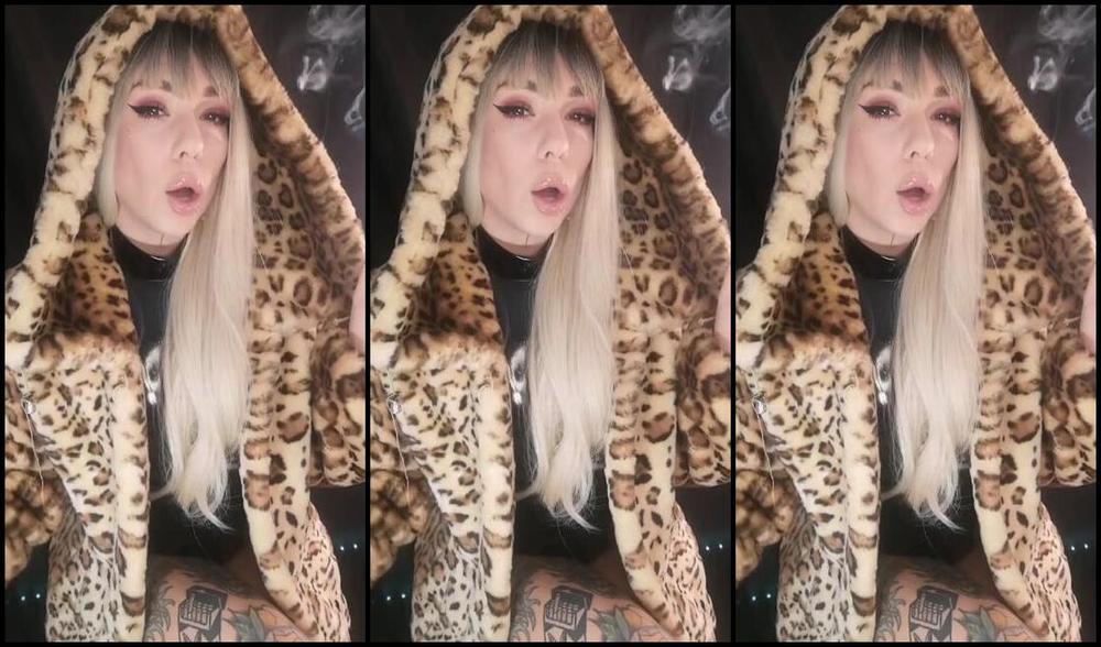 Queen Kinkerbell Nicknamed Kinkerbell23 Onlyfans Its Fur Jacket Season And Im 100 Here For