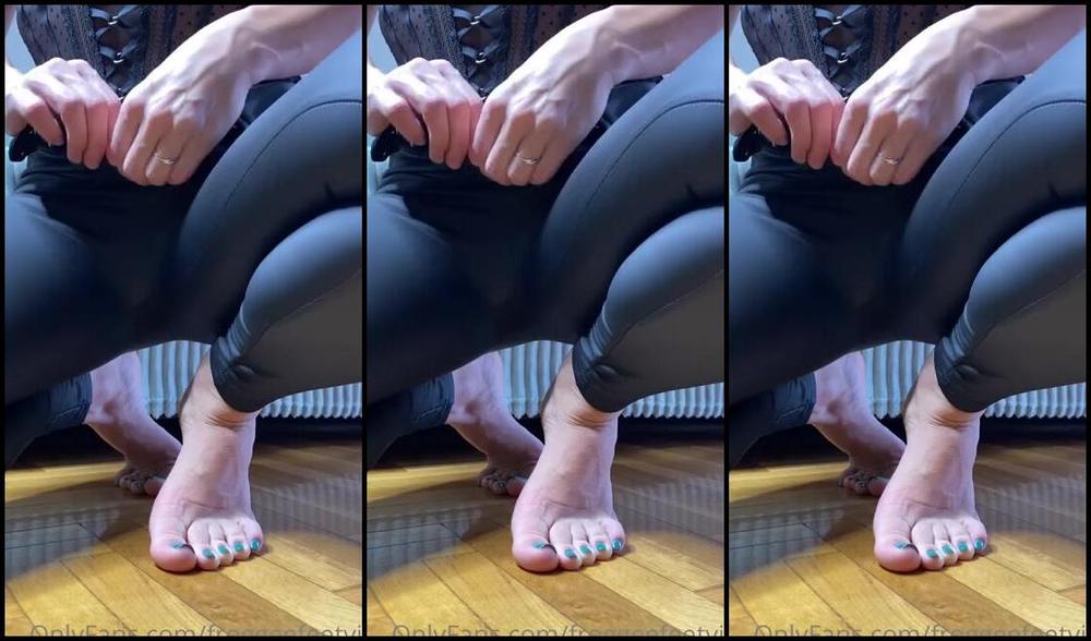 Froggeevip Onlyfans My Fav Mules Leggings Watch Till The End I M Naked