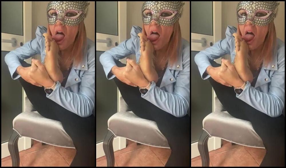 Daliadiamantevip Onlyfans Video Di 5 Minuti Dove Mi Lecco I Piedi Tatuati Da Sola Lecco Le Mie Piante Dei Piedi Dal Tallone M9P