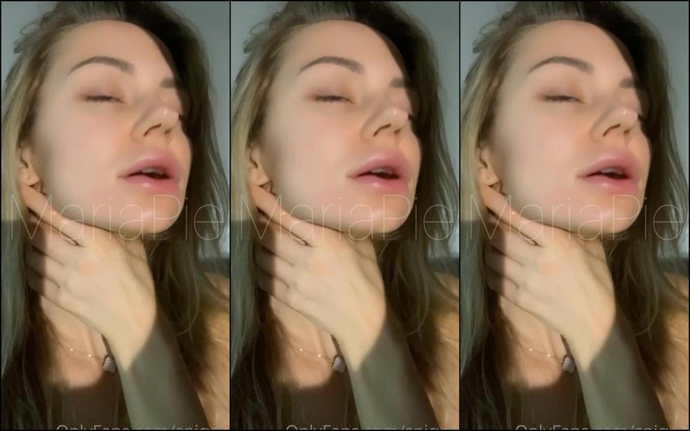 spicypie-07-12-2021-2295119547-a-girl-on-th-table-with-her-invisible-lover.-