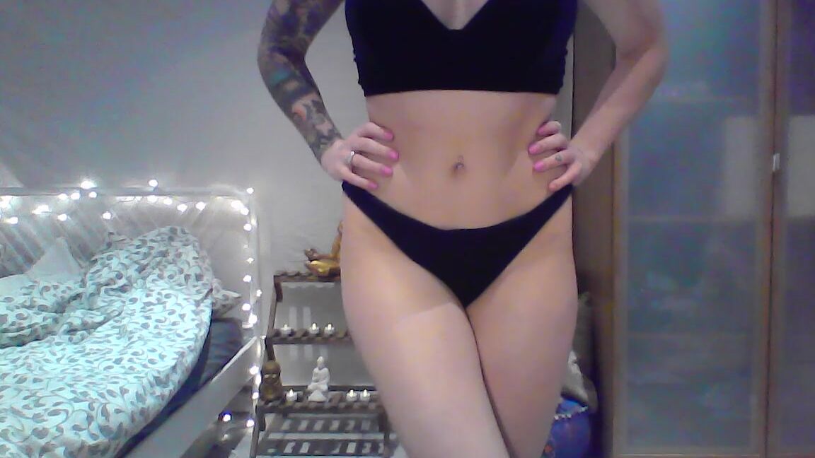 "yogabella" jeanspantswetting, nuditynaked, pee, underwaterfetish, wetandmessy pee holding manyvids