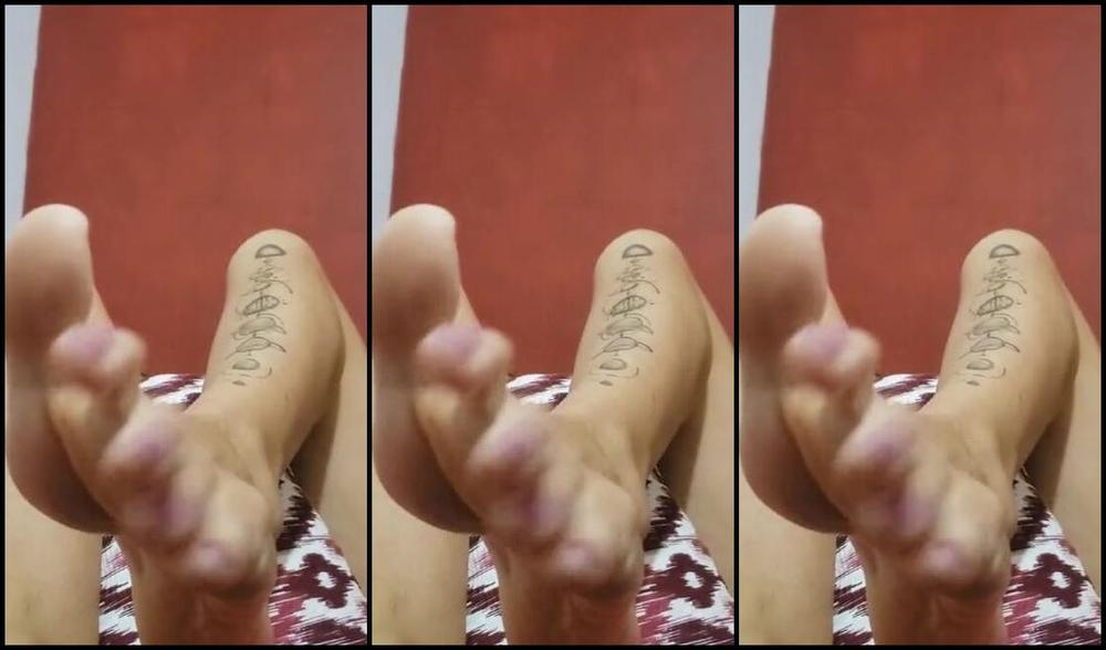 Emma Stanley Nicknamed Emmastanley Onlyfans 10 12 2023 Do You Like The Way My Toes Move2