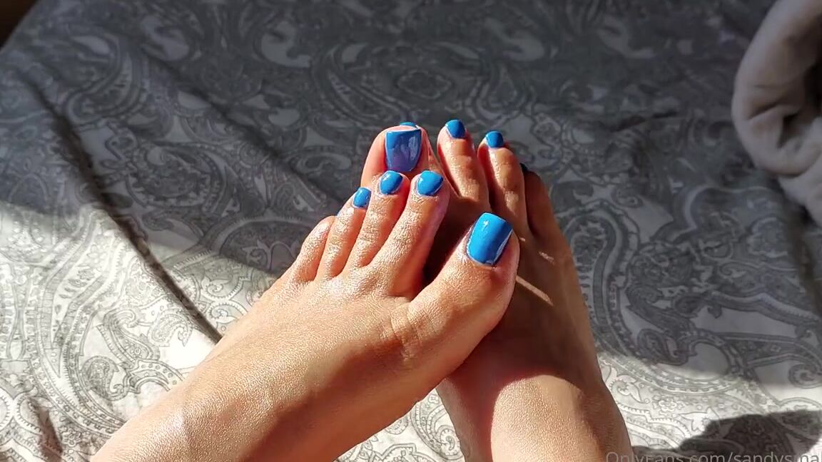 Mica Sandy Nicknamed Sandysmallfeet Onlyfans Blue Is My Color For Sure Enjoy Toes Close