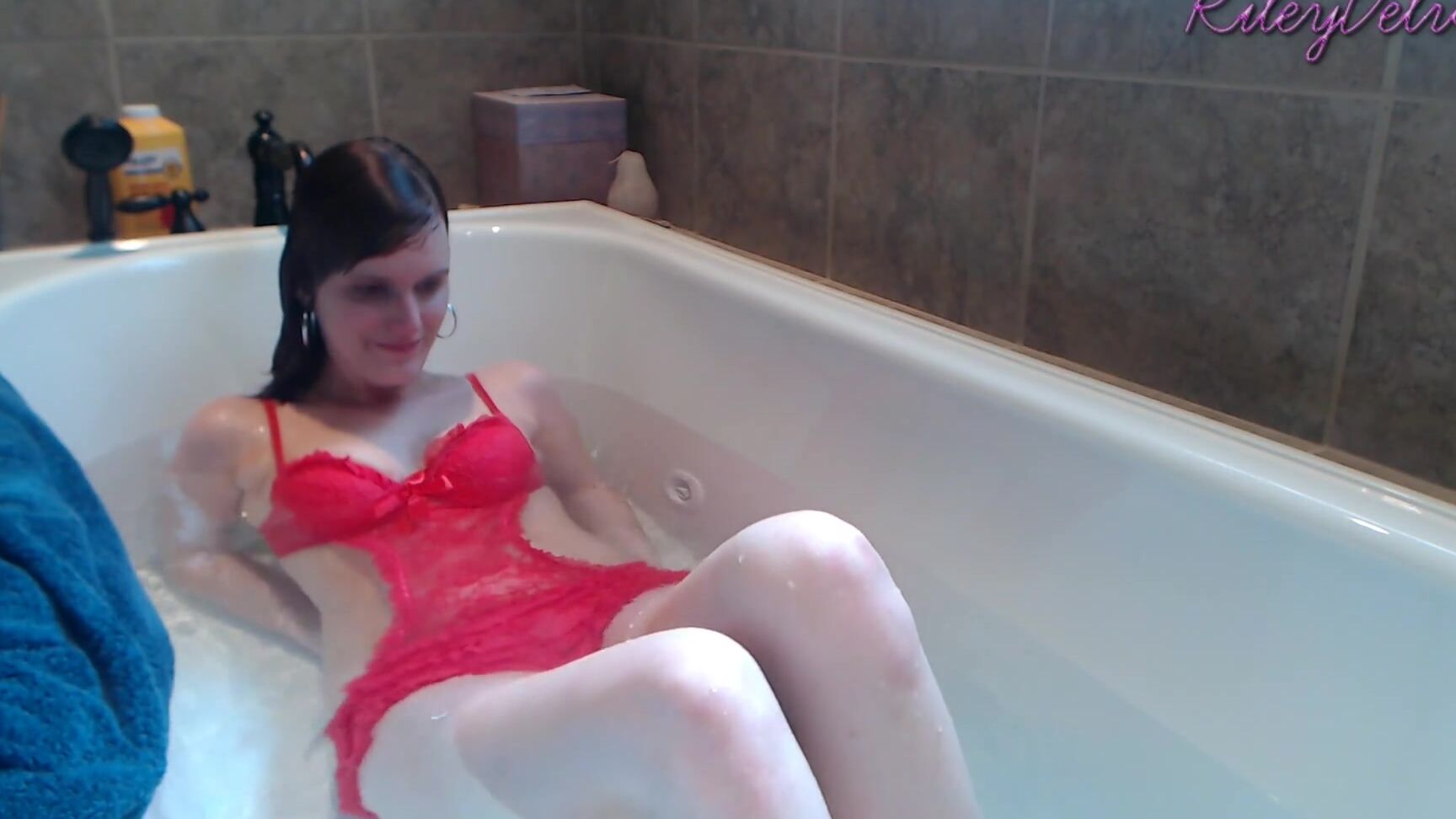 Riley Velvet Underwater Breath Holds And Teases