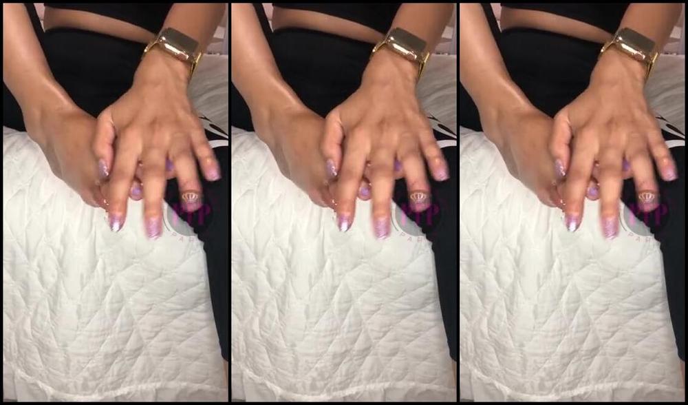 Goddess Paris Nicknamed Prettyfeetparis Onlyfans Ive Been Trying To Post This Video Since Yesterday And Finally It Posts Really Oily Sexy Soles