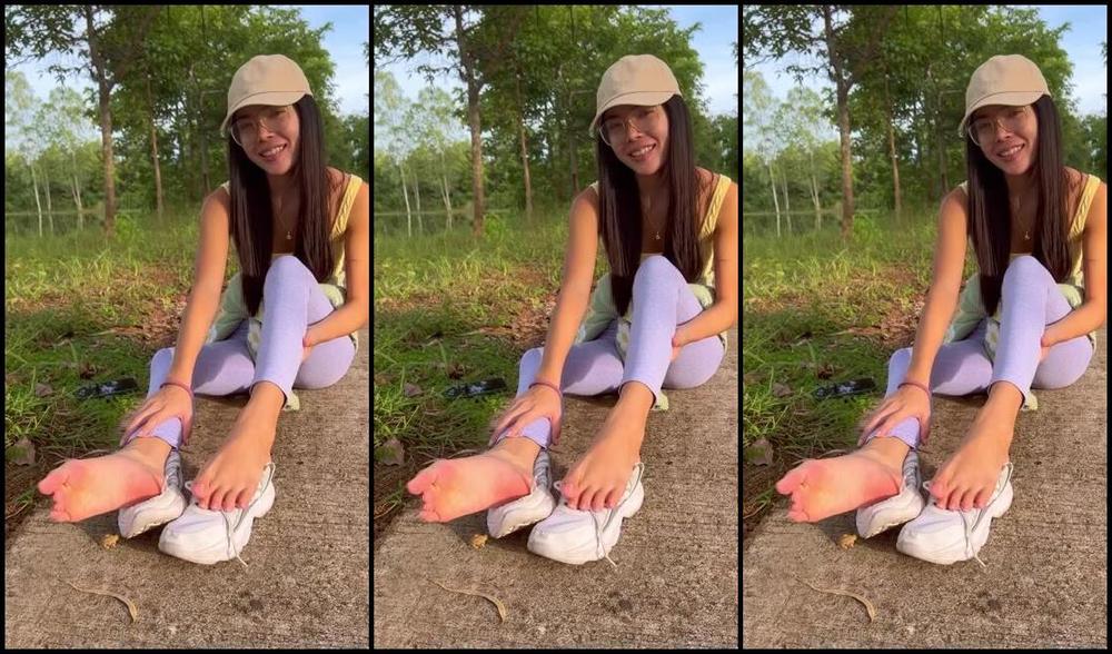 Alissafootsd Nicknamed Alissafootsd Onlyfans Sweaty Soles Yummm