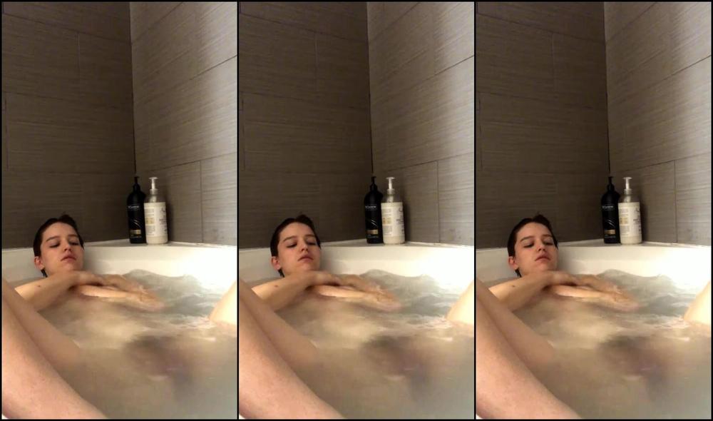 Yaqlin Pqin Stream Started At Pm Gonna Take A Long Nice Bath Silent Live Today Came