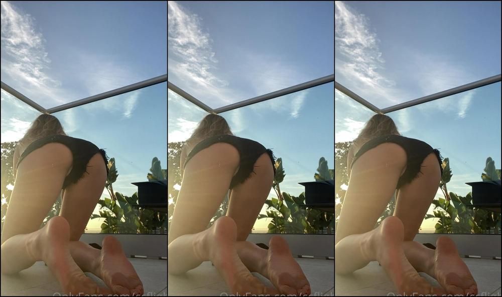 ccflight-30-07-2021-2177950214-hanging-out-in-newport-beach-with-some-friends-and-thought-it-would-be-a-good-idea-to-snea