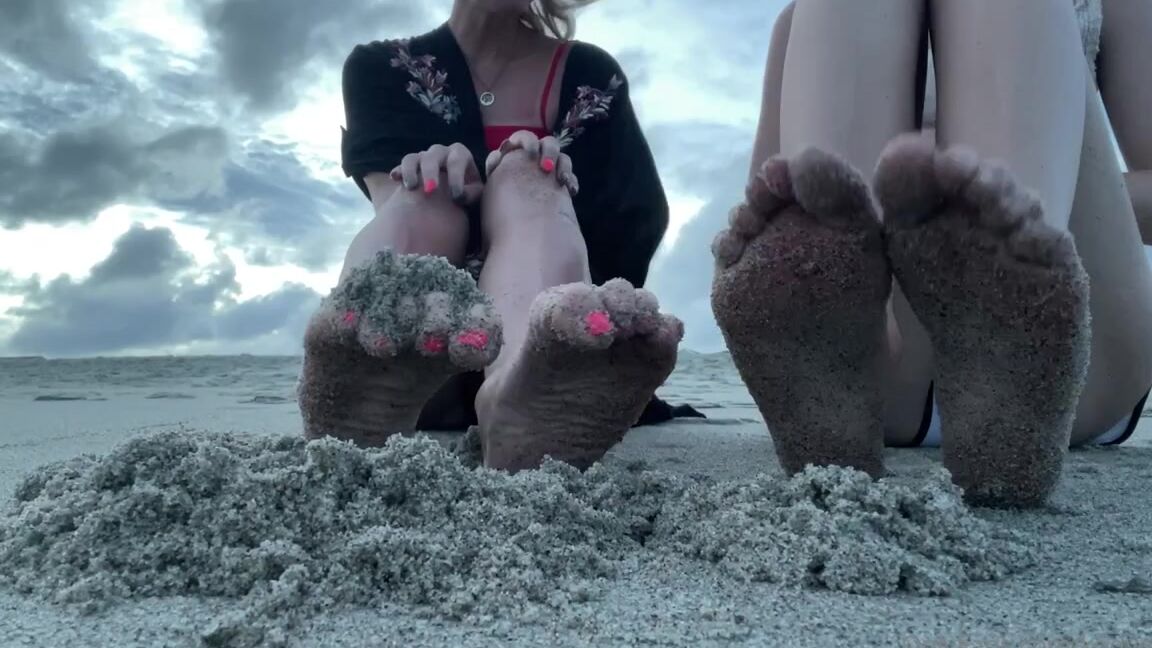 Kodyevans Onlyfans Some Feet Fun With Onlyfanscomlondonevans And Let Me Say Sand Isn T Very Good Why Did I Lick Her