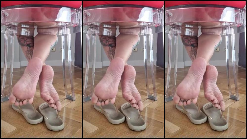 Solesmad Fetish Queen Aka Solesmadvip Onlyfans Only With My Feet And Flip Flops Does Your Dick Get So Hard Mmmm I Love