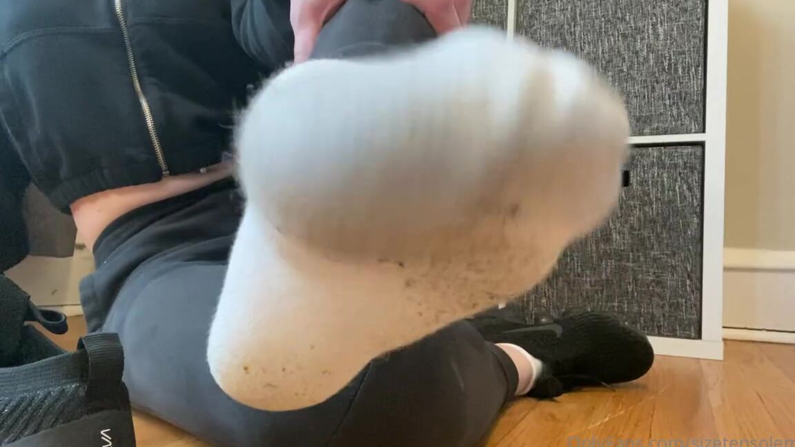Sizetensolemates Onlyfans Get Your Nose All Up In My Stinky Hanes Socks