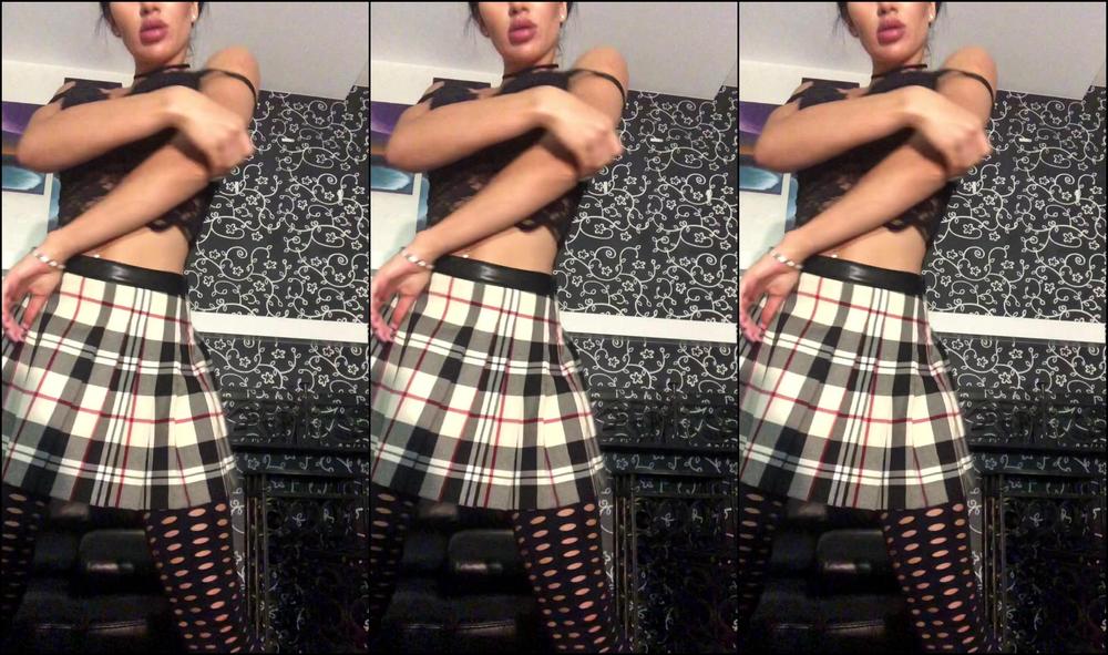 candy-katty-22-08-2018-12664922-gimme-more-hot-strip-for-my-lovely-fan