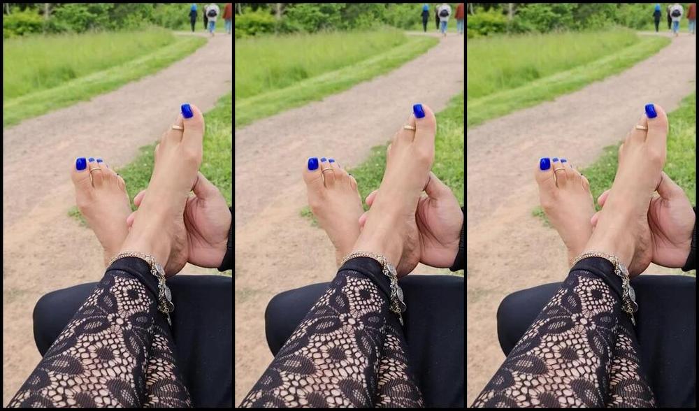 Feetbysherri Onlyfans A Nice Foot Rub In The Park What Do You Think Of My Blue Toes