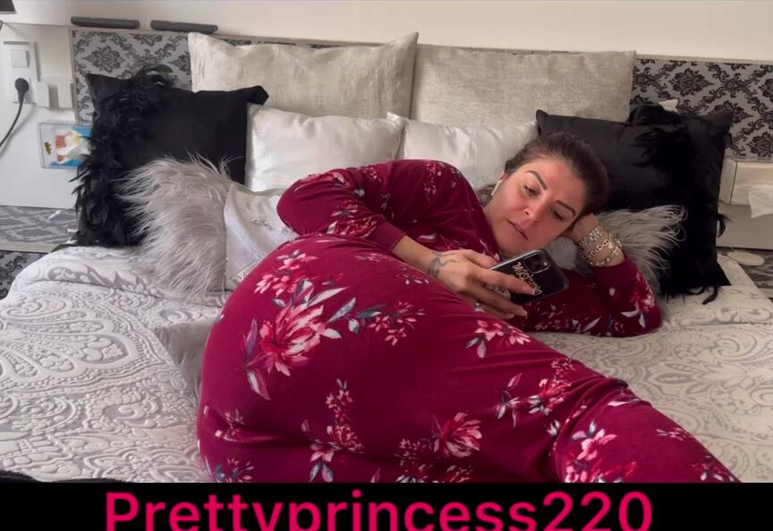 Prettyprincess220 12 04 2023 Onlyfans Видео Много Пуканий В Пижаме Перед Сном Я Пытаюсь Пукать Все Время E