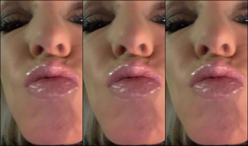 Lady Dark Angel Kisses This Afternoon