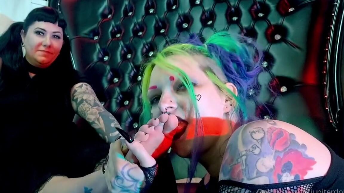 Jupiter Domina Nicknamed Jupiterdomina Onlyfans My Ticklish Friend S First Time Having Her Feet Worshipped