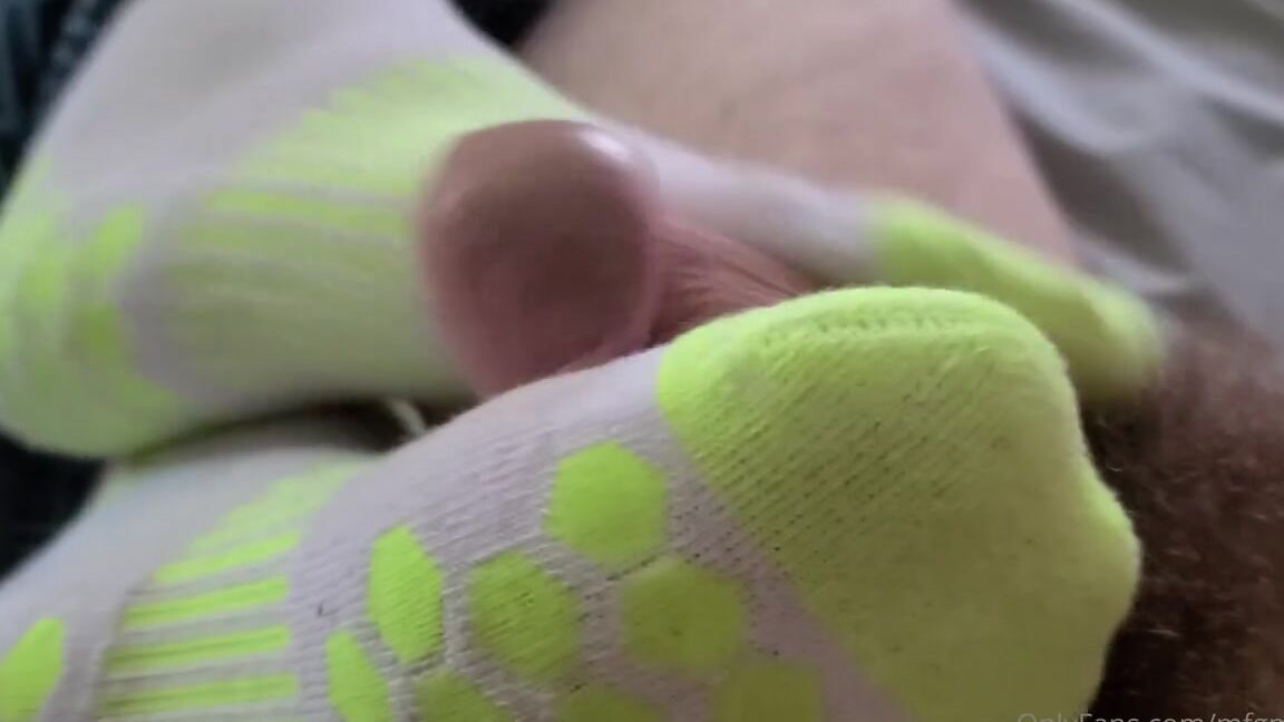 Mommy Michelle Nicknamed Mfgmedia Onlyfans Here You Are Loves Our Very First Sockjob To Completion The Cum At The End Turns